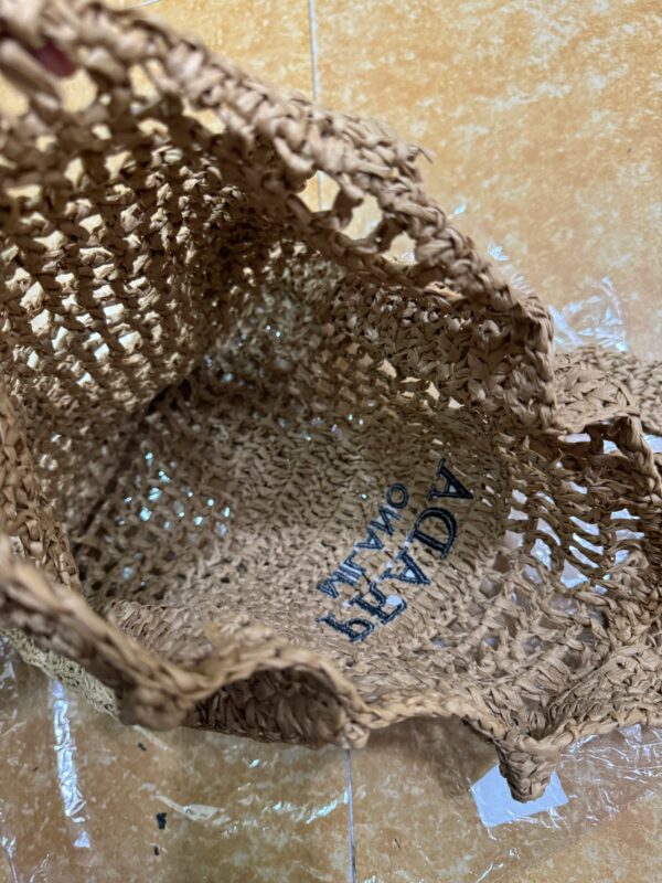 ⁦תיק של פראדה⁩ – תמונה ⁦8⁩