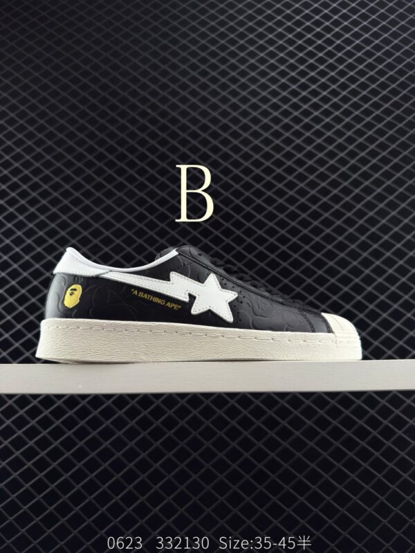⁦נעליים של אדידס BAPE⁩ – תמונה ⁦3⁩