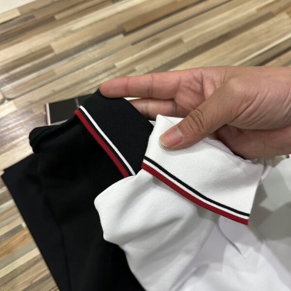 ⁦חולצה קצרה של טומי הילפיגר⁩ – תמונה ⁦8⁩